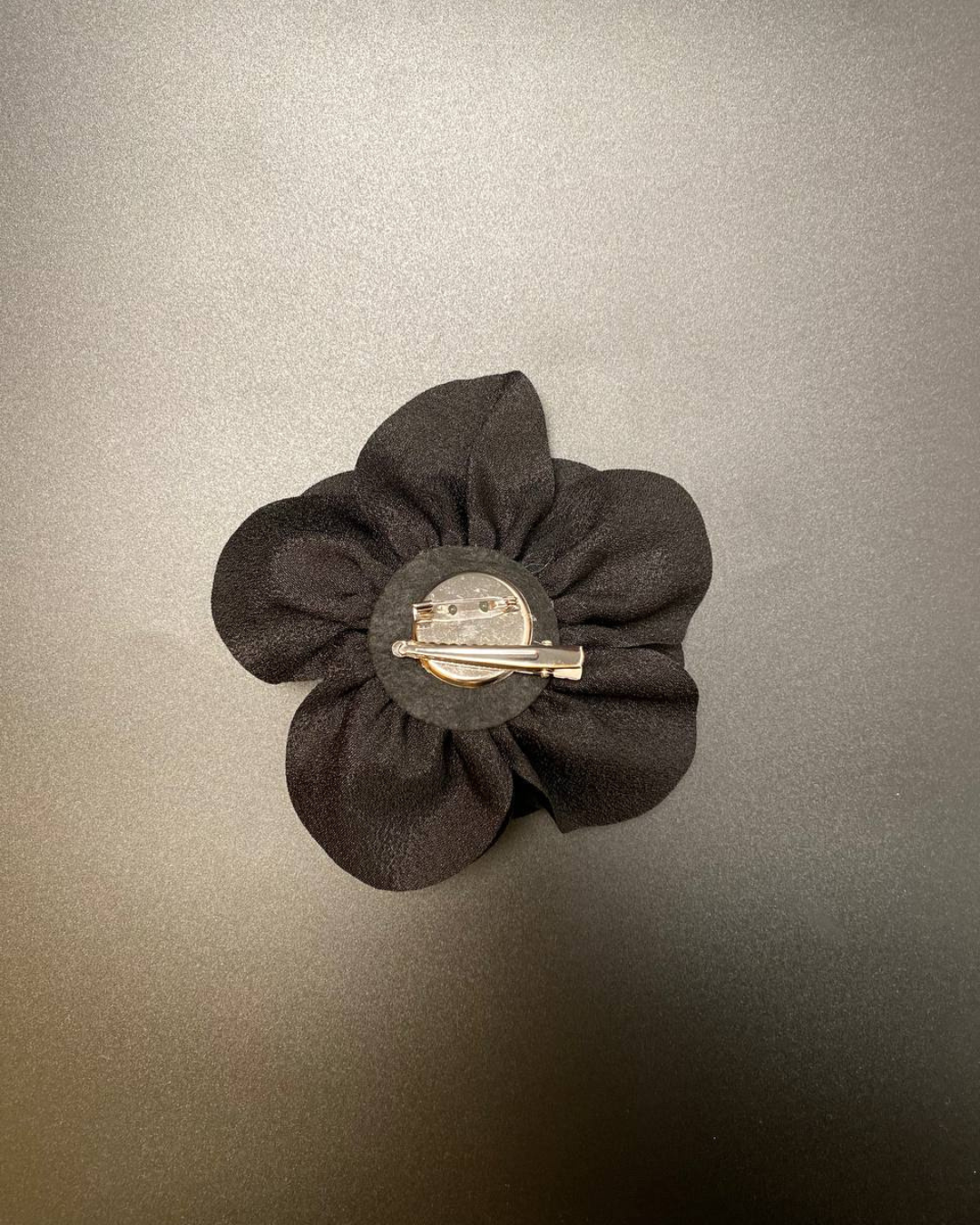 Broche fleur en satin